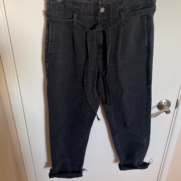 REDIAL- Paper-bag waisted raw hem cut-off jeans- faded black/grey- Size 12 - Picture 9 of 11